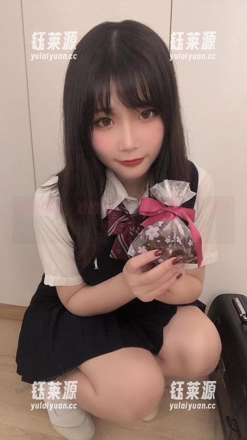 她的眼镜，她的风格：是一只废喵了美图图包解析