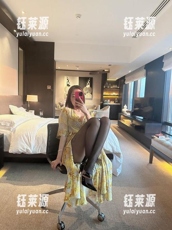 微密圈 - 果儿Victoria的图片集：全套油亮，谁说不能让人犯花痴？