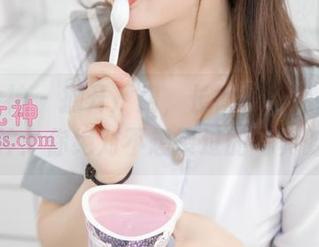 梦丝女神 – 抛开严肃，长筒袜与璇璇的网盘精神：你绝对不想错过的写真时光！