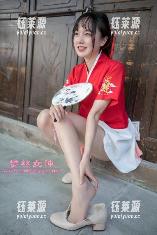 梦丝女神 - 高清苏柔与眼镜的奇妙时刻：一图一世界