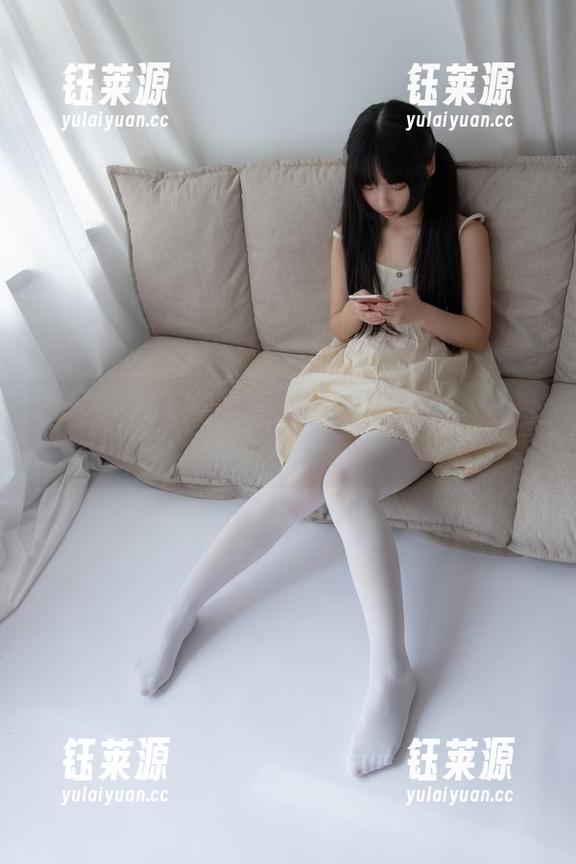 观看森萝财团的护士妹妹，白丝的轻柔让每一帧都充满暧昧