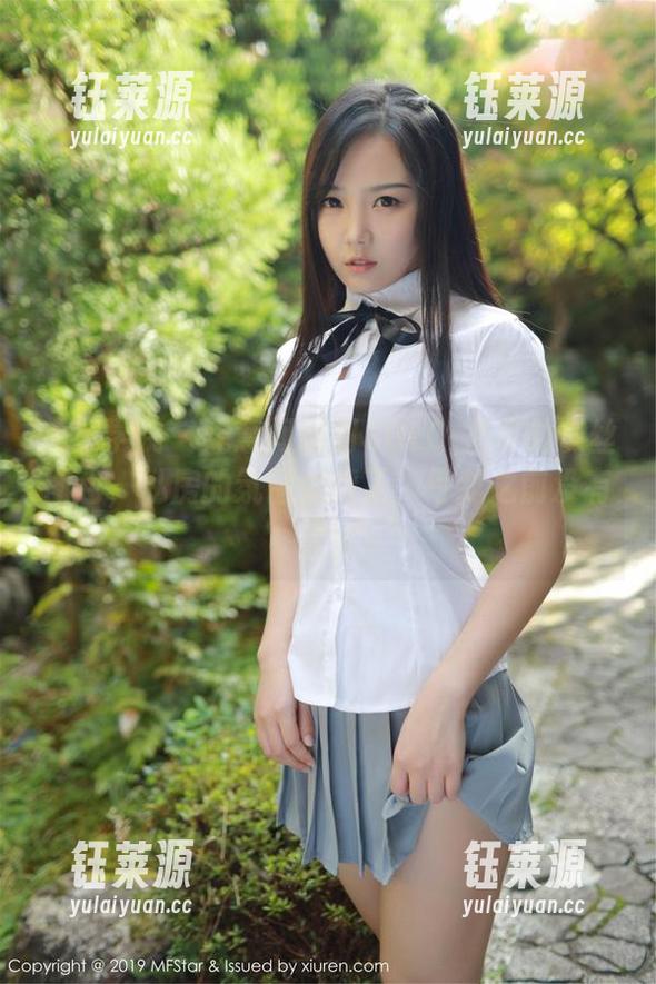 模范学院 - 无意间翻到SOLO-尹菲的灰丝图包，私房的氛围太撩了，亏我之前没有关注