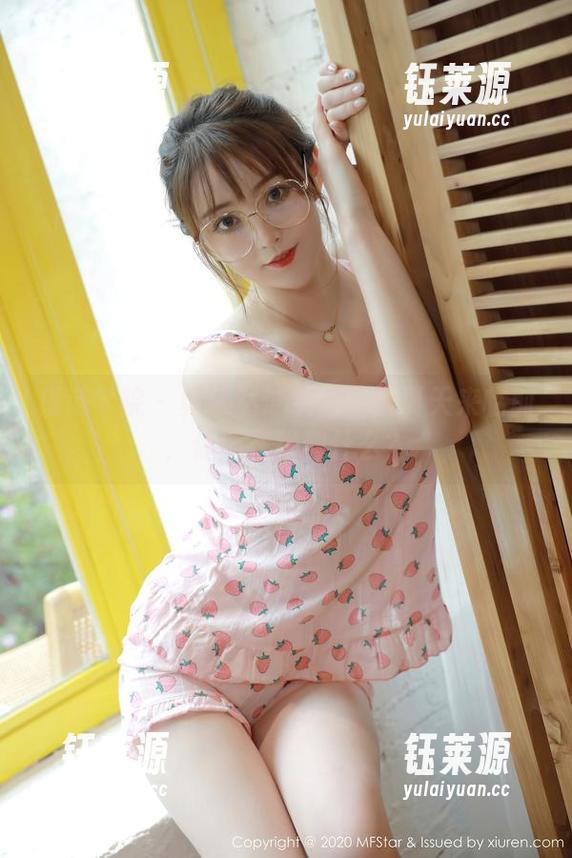 模范学院 - 黄乐然泳装图鉴：夏天来临前，你还在犹豫什么？