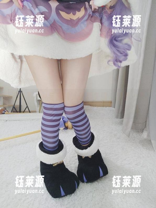 流年不停w与白裙，最新美图，感受一下时光的流转魅力！