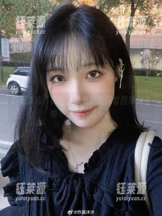 炸酱沐沐 炸酱沐沐“秘密”曝光!最新套图带你看她不为人知的一面
