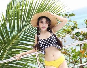 爱蜜社 – 逗逗doudou的夏日写真图包：那些从未想过的光影交错，绝对让你眼前一亮！
