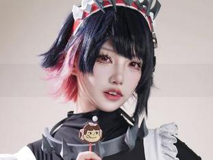 看！狐洛洛子在天台上的美图，套图里藏着小秘密