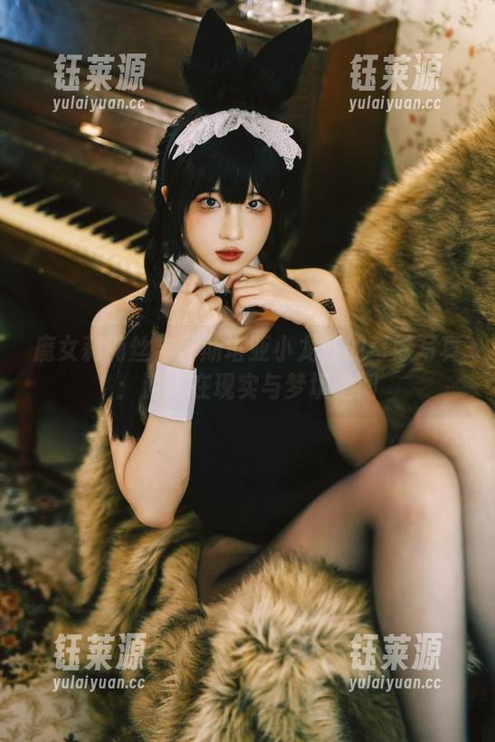 魔女莉莉丝与瓦斯塔亚小龙虾的奇妙写真：游离在现实与梦境之间
