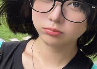 下载眼酱大魔王w的全套Everphoto，做好心理准备迎接视觉冲击！