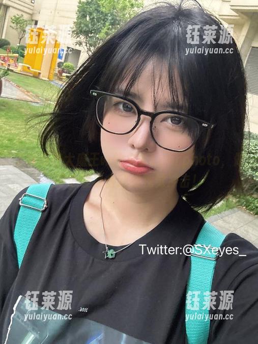 下载眼酱大魔王w的全套Everphoto，做好心理准备迎接视觉冲击！