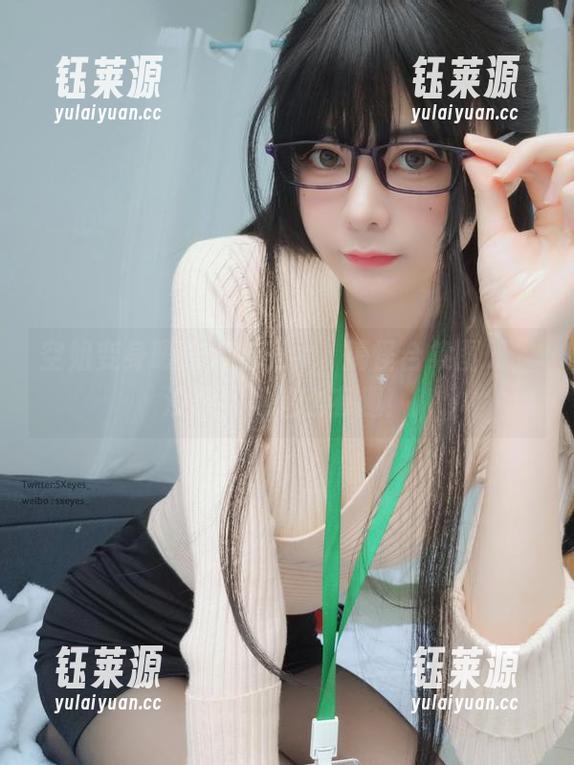 空姐变身眼酱大魔王w，搞怪合集图册，没想到她这么有趣！
