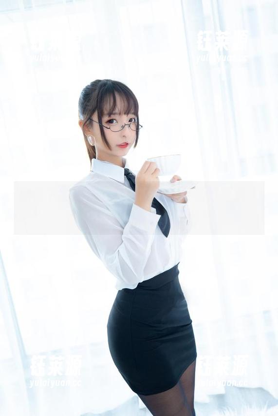 旗袍下的秘密：神乐坂真东更新写真集，谁说不可以有点神秘感？