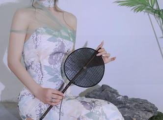 秀人网 – 纯粹与魅惑：Candy糖糖连体衣原图，真是让人忍不住多看几遍。