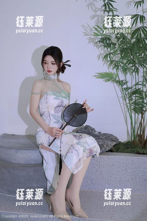 秀人网 - 纯粹与魅惑：Candy糖糖连体衣原图，真是让人忍不住多看几遍。