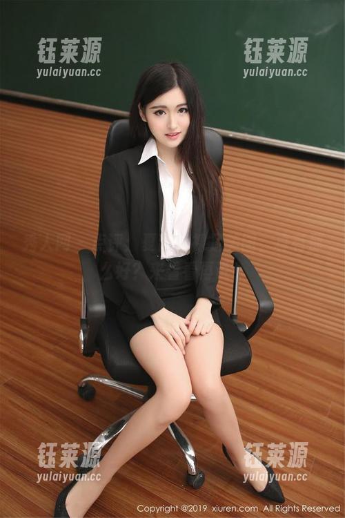 秀人网 - 点评：夏甜甜裸足美图，真有那么好？来看看再说！