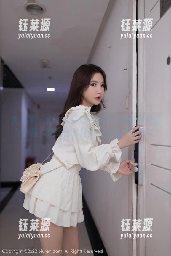 秀人网 - 尤Una娜双人分享：当情侣和室友相遇，这场集体狂欢你绝对不能错过!