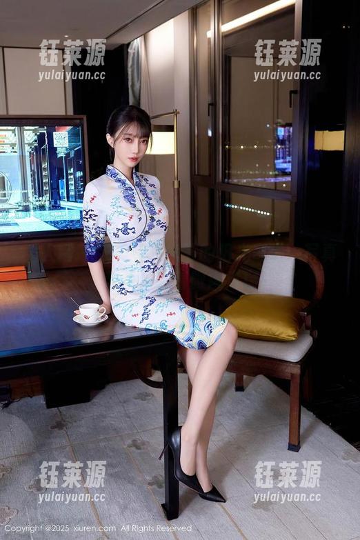 秀人网 - 张美荧白裙下的阳光奇遇：写真合集，跟着微风走！