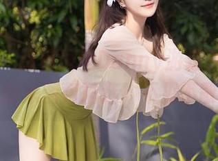 秀人网 – 跟着浅浅Danny游走在美食边缘：厨娘图包精选，不见不散哦！