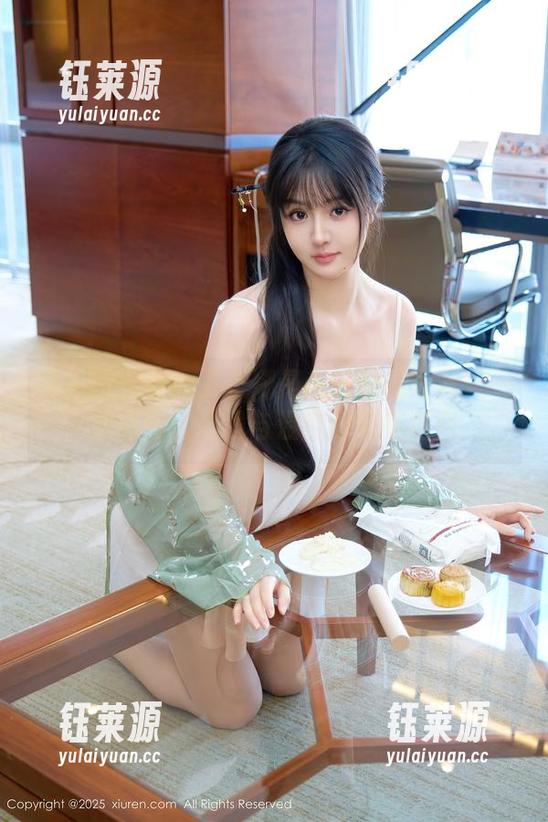 秀人网 - 看！王雅姗是我的眼镜写真：一组原图，光线与温度的完美组合
