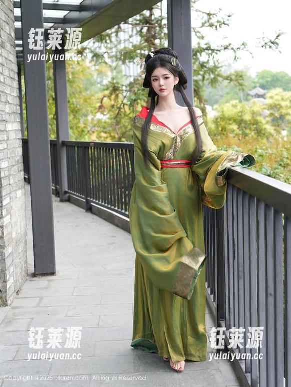 秀人网 - 又见白白Alina！透明图集更新，背景都好像在偷看！