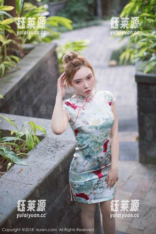 秀人网 - 在陈雅漫VICKY的制服宇宙中，图集资源唤醒你的创意之源！
