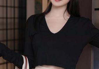 秀人网 – 鱼子酱Fish带来了夏天的高清写真，嘴边的冰淇淋都觉得自愧不如！