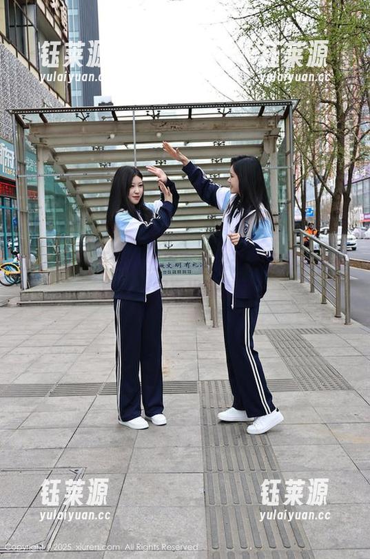 秀人网 - 不怕高的麻吉小兔子：定制天台写真，一起玩出新高度！