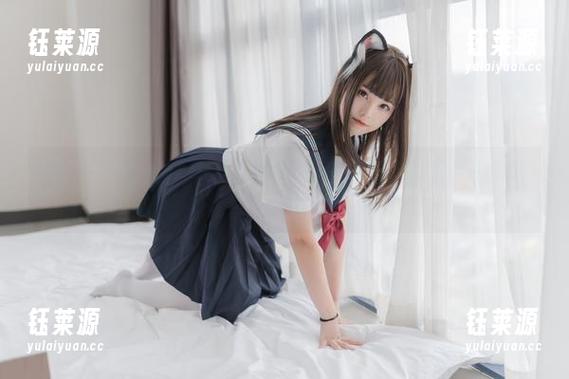私拍合集：蜜汁猫裘丝袜下的秘密，发现一条通往放飞自我的小路