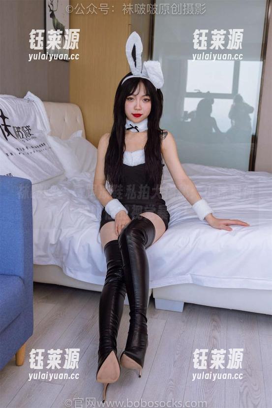 袜啵啵 - 高跟凉鞋私拍大揭秘：小沫如何驾驭你的视觉暴击！