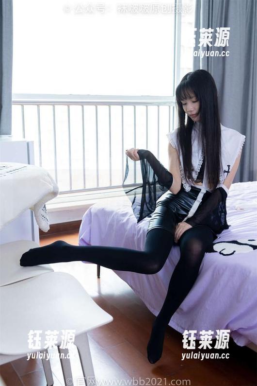 袜啵啵 - 稚予的写真图库：半脱袜子让人抓狂的魅力