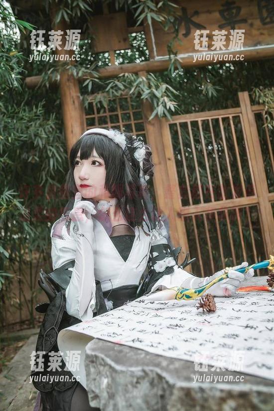 许多鱼鱼鱼的和服写真，整套都在散发着温柔的气息，怎么这么让人想入非非啊？