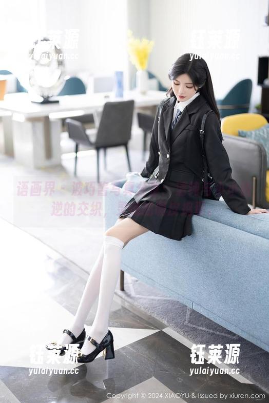 语画界 - 波巧酱写真分享：清纯与小小叛逆的交织，灵魂的调皮捣蛋。