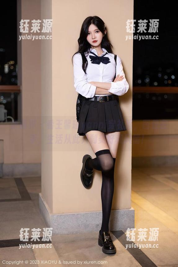 语画界 - 看王馨瑶yanni穿礼服，图包在手，生活从此只剩美好和风情！