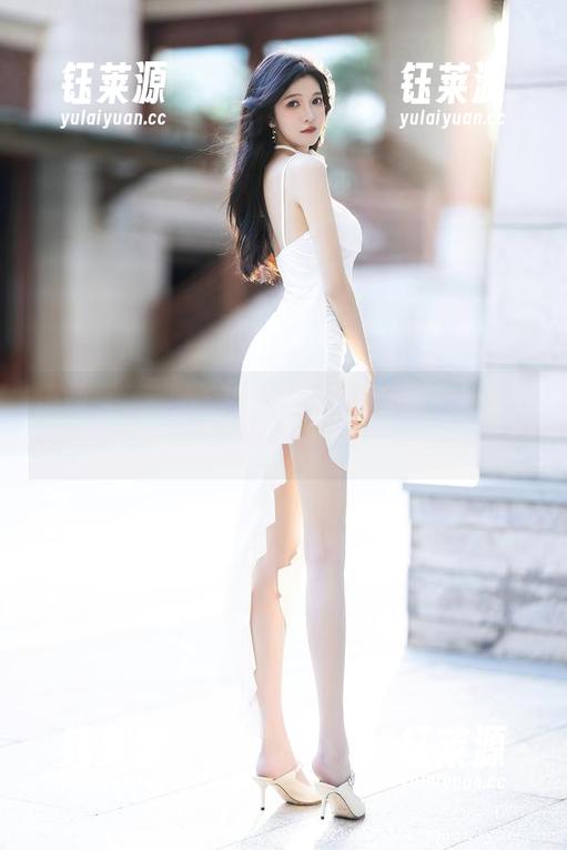 语画界 - 雅雯的制服：这美图简直像是春风拂面，快来拿图包！