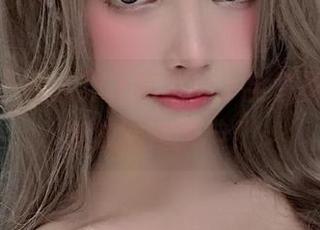 当超级小禾儿穿上高跟鞋，全套图包瞬间变成时尚宝典！