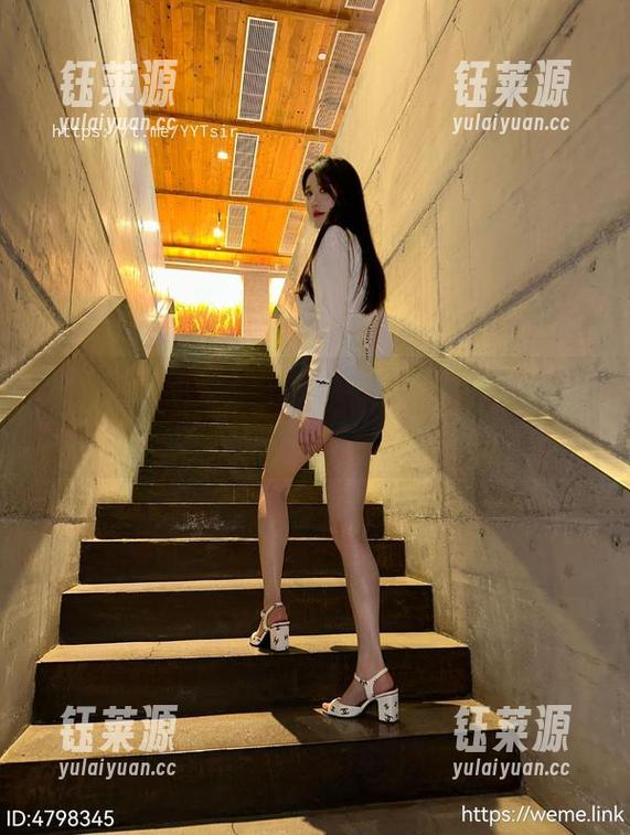 微密圈 - 白衬衫也能如此动人，观看轩子巨二兔的爆灯瞬间！