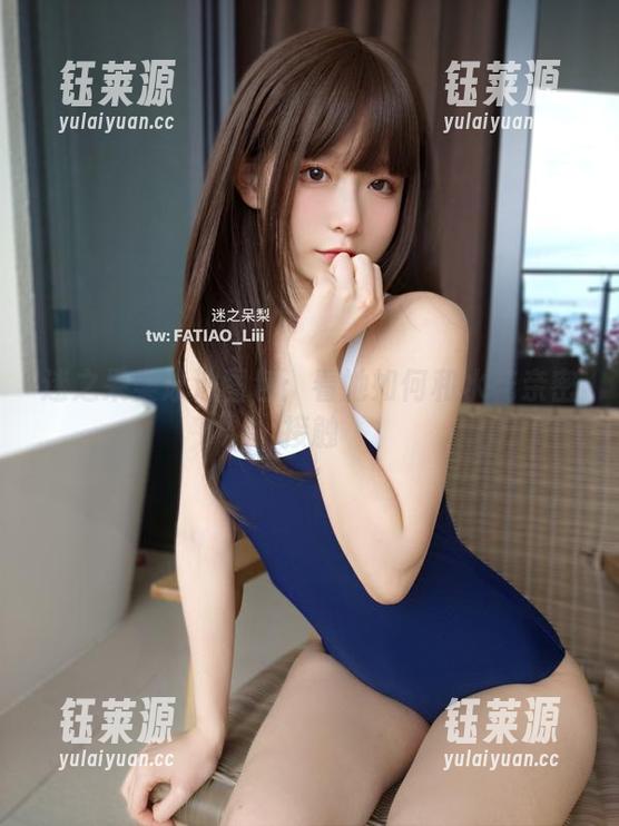 迷之呆梨 迷之呆梨泳池图包:看她如何和水花亲密接触