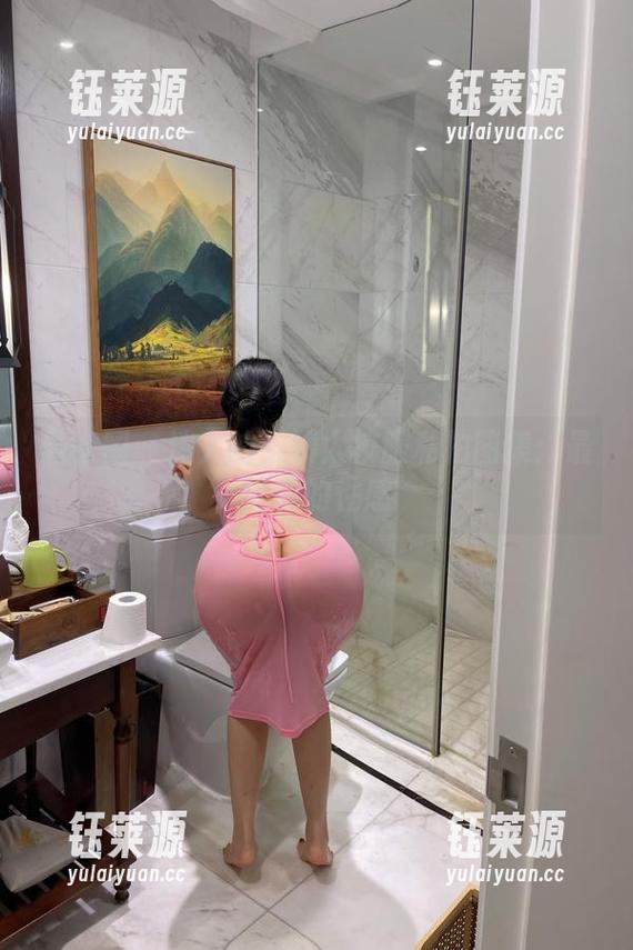 微密圈 - 迷人的五姨太校服私拍图集：最低调的性感