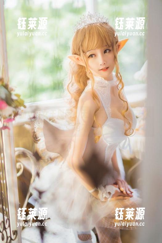 金鱼yui女王原图，无拘无束的写真艺术范本