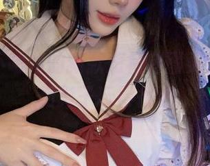 阿九从不咕咕的新款短裙套图更新，光线和影子玩得很溜