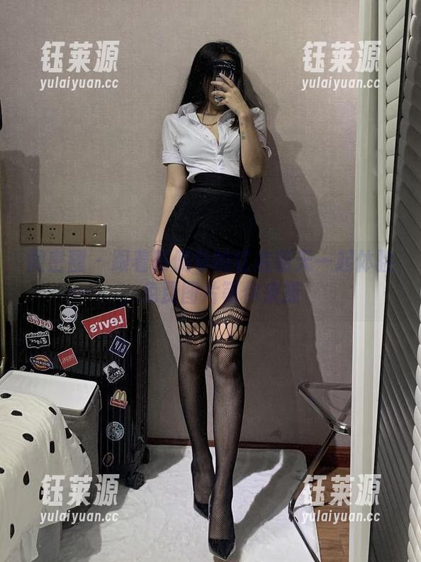 微密圈 - 跟着陈佩奇的红底朝天一起体验，免费图片等你来撩