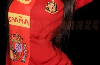 青豆客 – 曝光艾小青：她的裸足写真不需要圣光