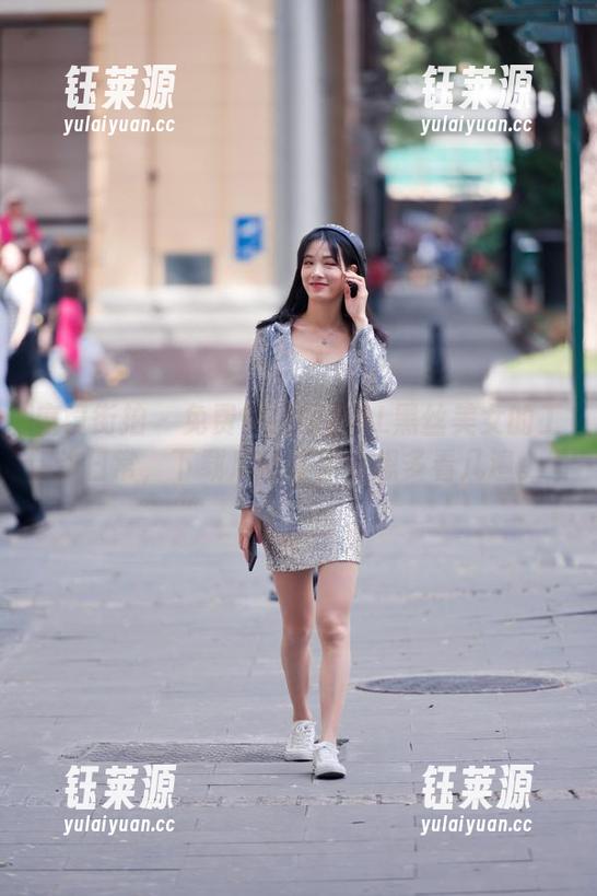 魔镜街拍 - 免费解锁婷婷OL黑丝美女的工作日常，下载后也许你会想多看几遍。