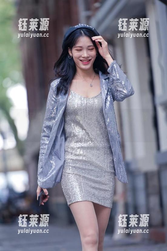 魔镜街拍：[摄霸]西装高跟百褶裙，资源大集合，时尚真是无敌！