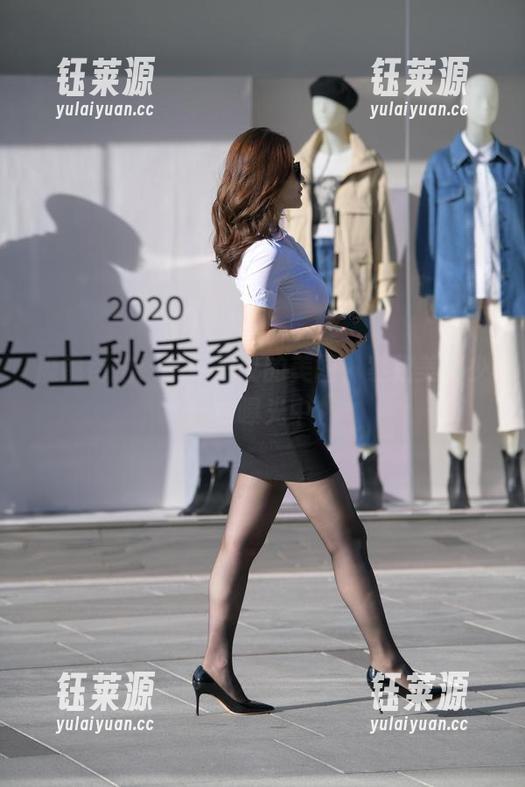 魔镜街拍：不可思议的美图，紧致美臀少妇曝光中