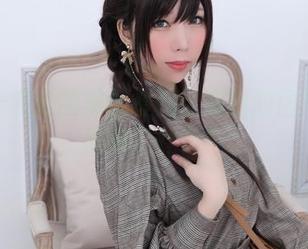鹿野希和她的黑丝套装：定制的图片背后隐藏了什么？