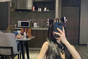 微密圈 – 有了黎允熙枣红睡裙的写真，壁纸都开始变得好诗意！