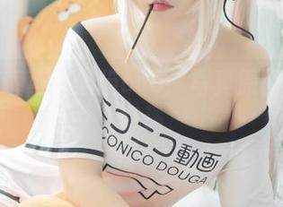 调皮草莓与黑猫猫ovo：写真原图背后的奇遇