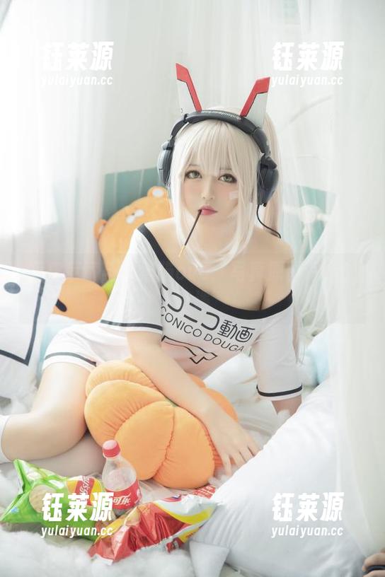 调皮草莓与黑猫猫ovo：写真原图背后的奇遇